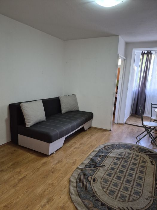 Închiriez  garsoniera  confort  I