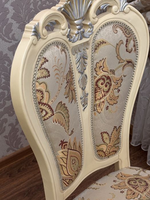 Стол и 10 стульев