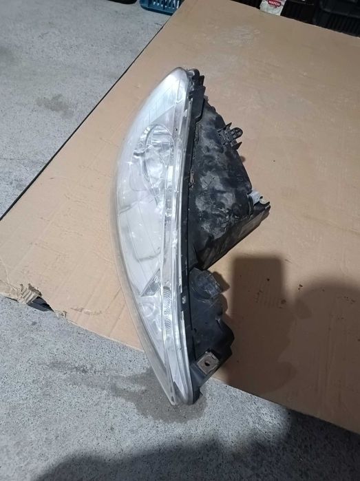 Десен фар Пежо 206
