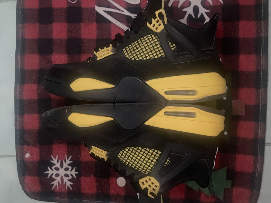Vand jordan 4 yellow/sau schimb cu alta pereche