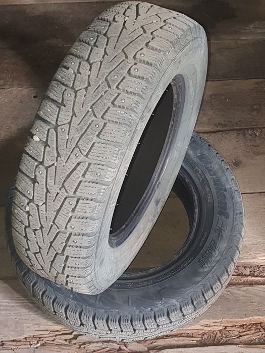 Продам 4 шипованных покрышки