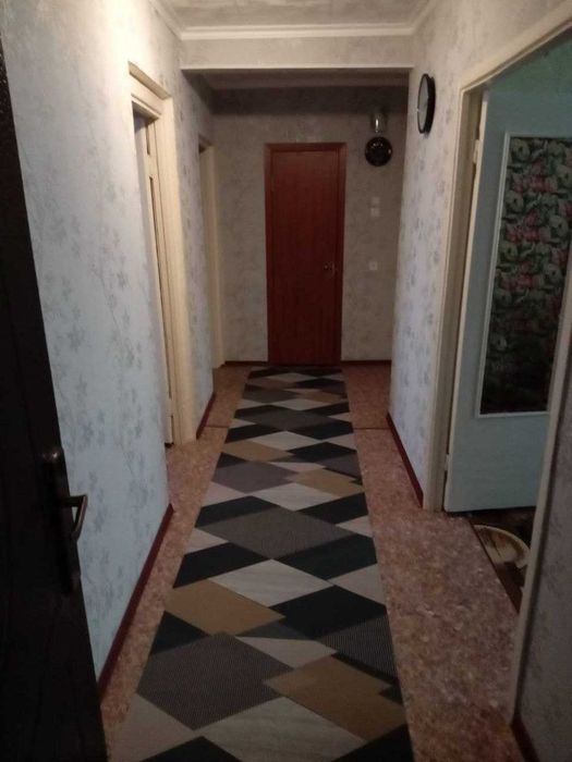 Квартира 4 -комнатная, 4 мкр.