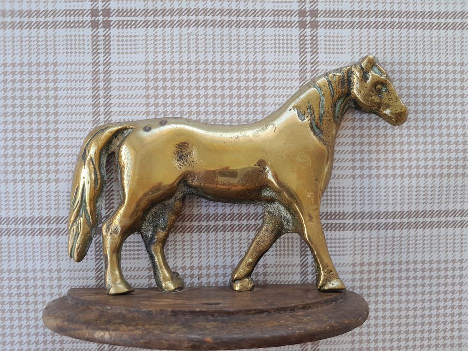 Cal, statueta din bronz pe soclu din lemn.  Transport gratuit
