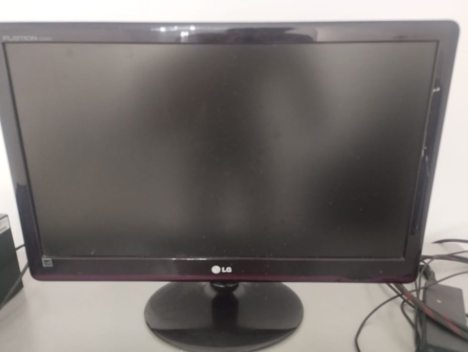 Монитор - LG E2350V б/у в отичном состояние