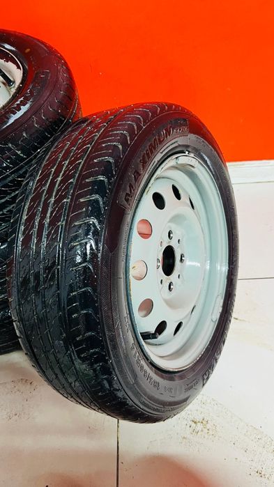 Покрышки вместе штамп