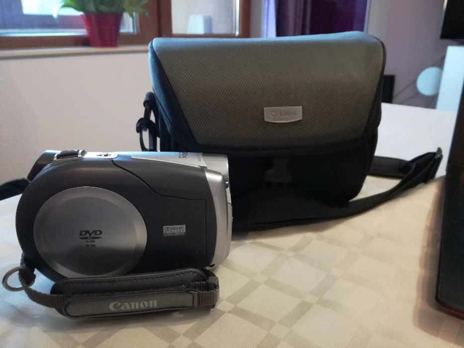 Фото-видеокамера Canon