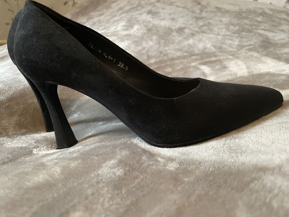 Туфли на высоком каблуке)