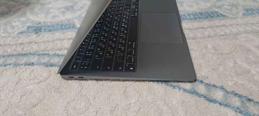Продам Macbook Air (2020) срочно