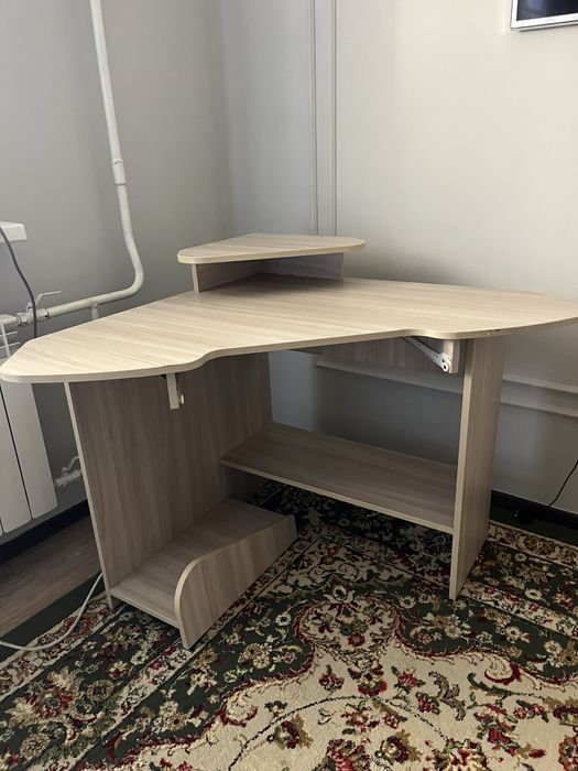 Продам компьютерный стол