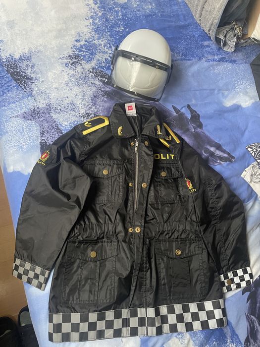 Три карнавални костюма, полицай, пират и дракула