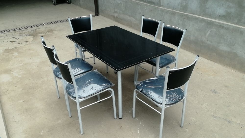 Temirli stol stullar