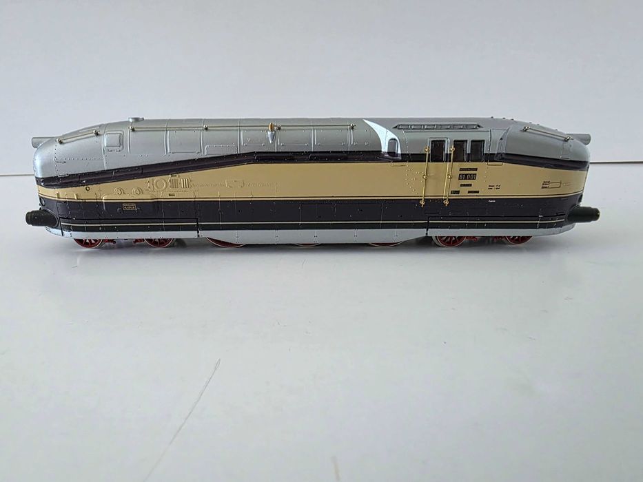 Rivarossi H0 - trenul aerodinamic Henschel Wegmann cu BR61 001