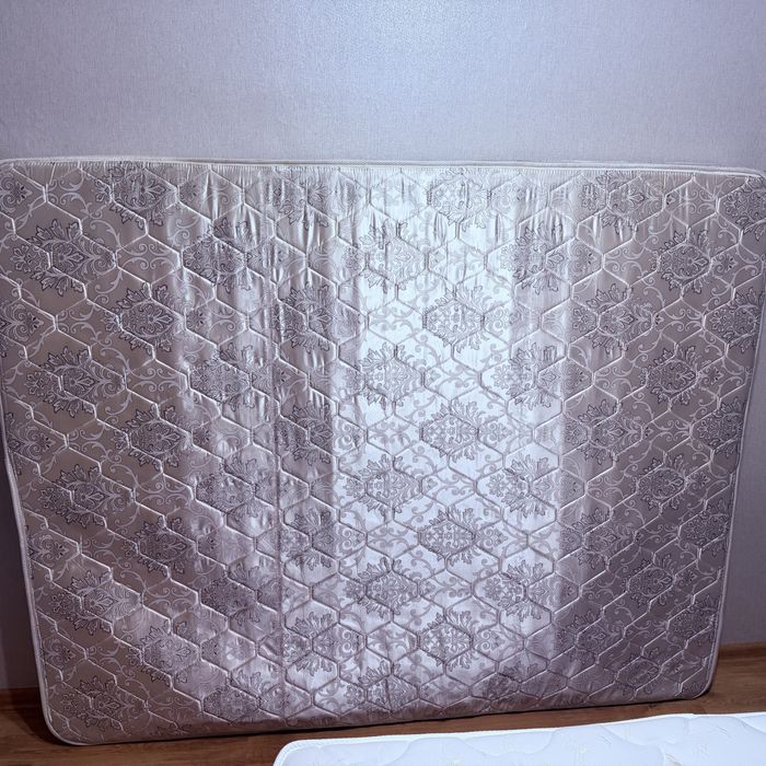 Продам матрас в хорошем состоянии