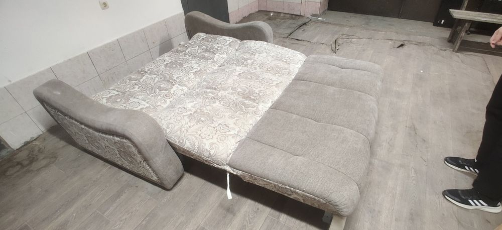 Продам диван срочно