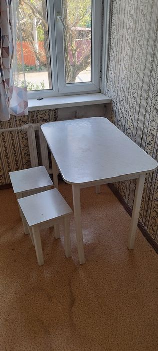 Стол с тремя табуретками бу