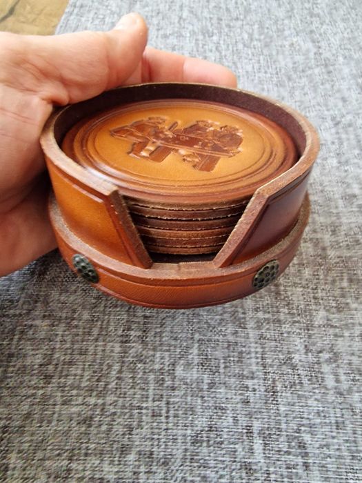 Кожени подложки за чаши