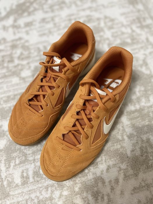 Продам кроссовки (футзалки) Nike