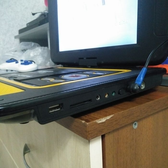 Портативный двд EVD