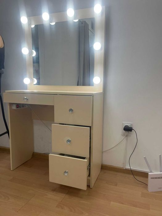 Туалетный столик