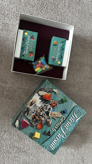 Trivial Pursuit Genus 5 – американска бордова игра, много запазена