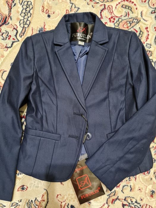 Продам школьный костюм