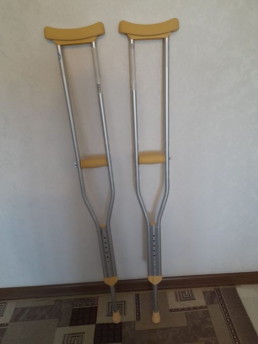 Продам костыли новые