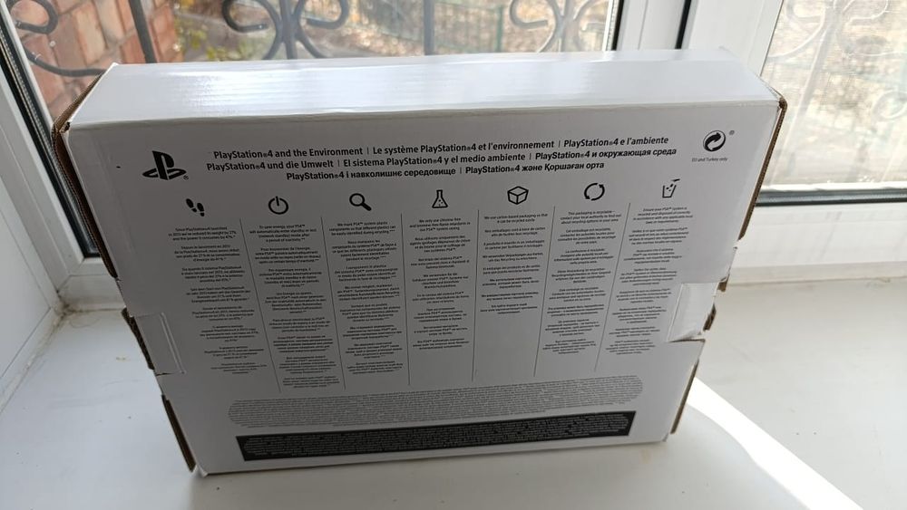 продам PS 4!! цена 150к , торг возможен