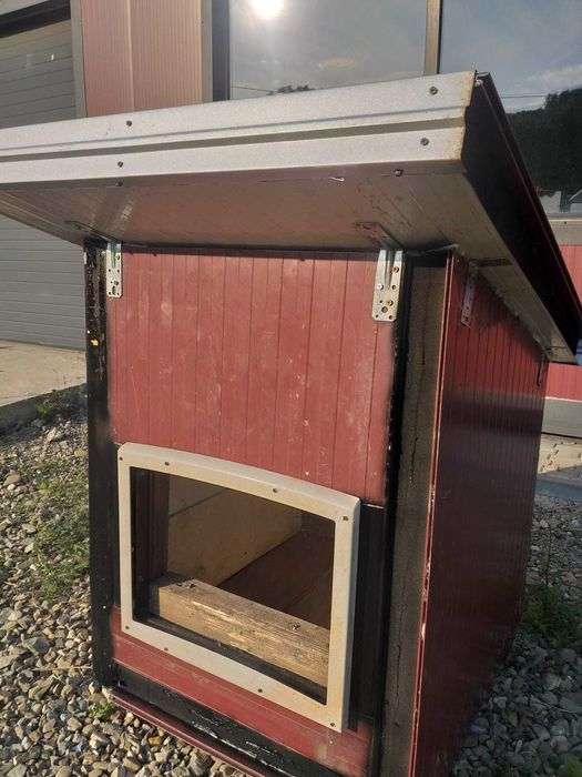 Vând cușcă pentru câine din panou sandwich termoizolant de 100 mm