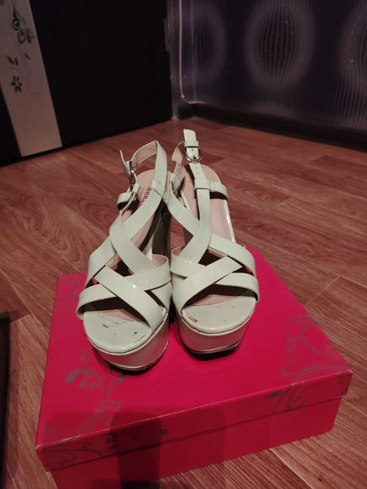 Туфли, босоножки 35-34р