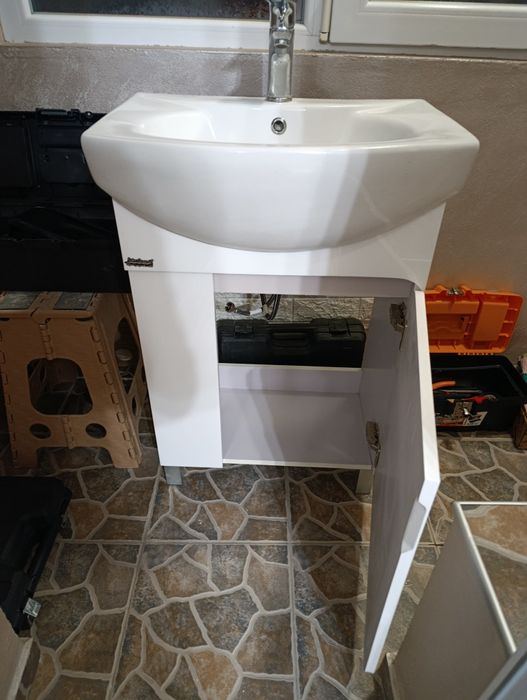 Спешно продавам,за мебели За баня мивка и шкаф