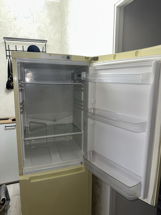 Холодильник Hotpoint-Ariston в отличном состоянии!