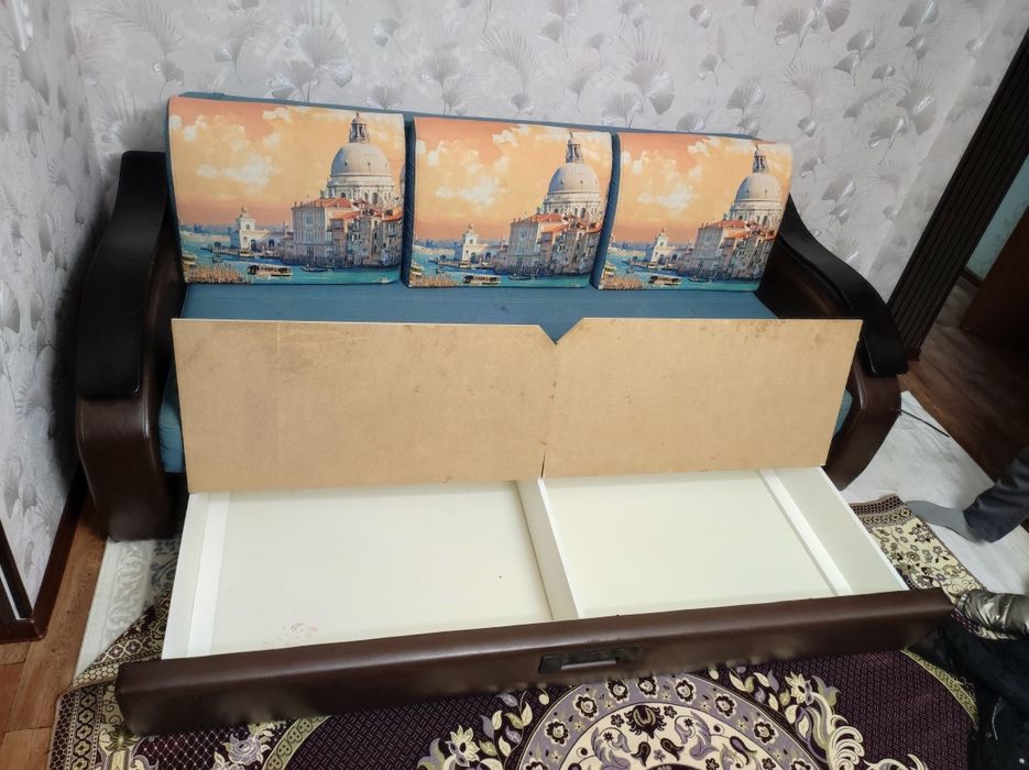 Продается диван очень качественый
