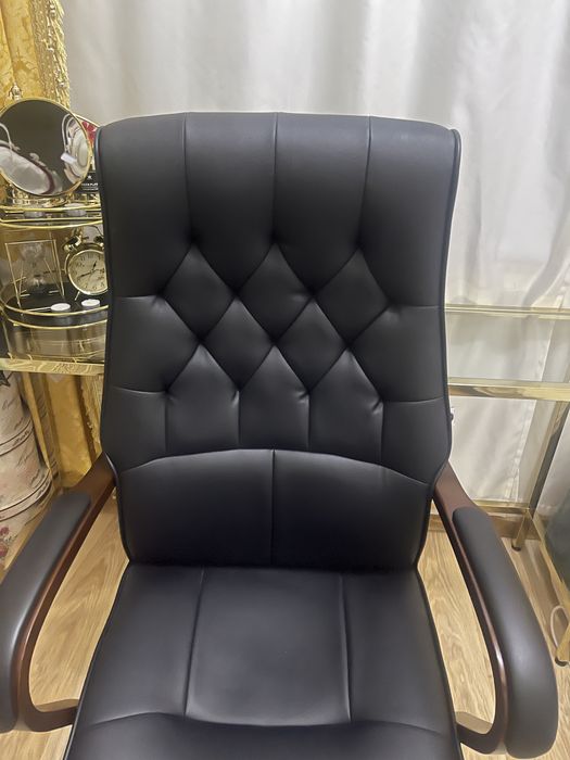 Kreslo yengide ozgina ishlatilgan