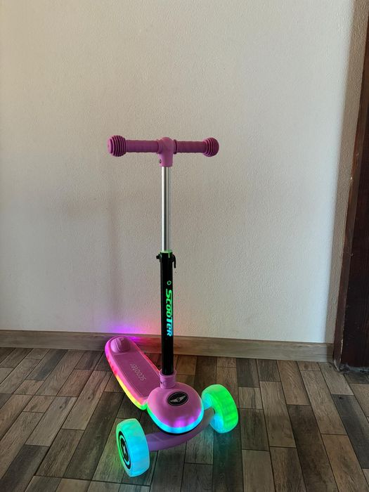 Trotineta cu 20 moduri de iluminat led