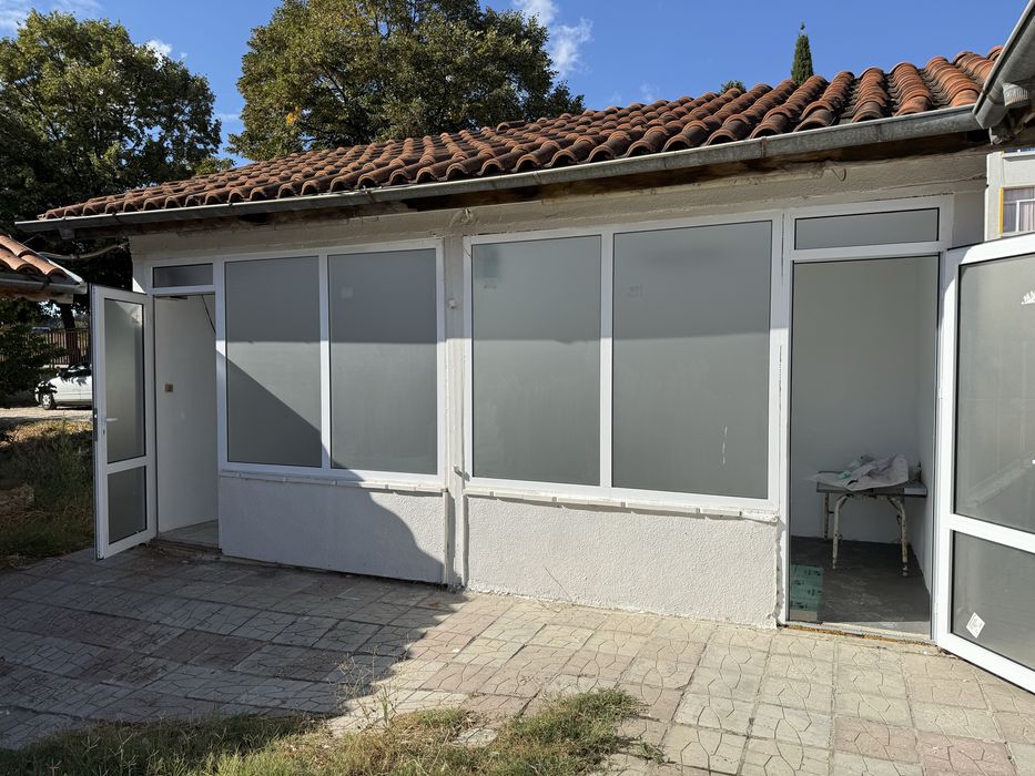 Дава се под наем Магазин в Варна, Владислав Варненчик - 15 кв.м за 306 € - Снимка #1