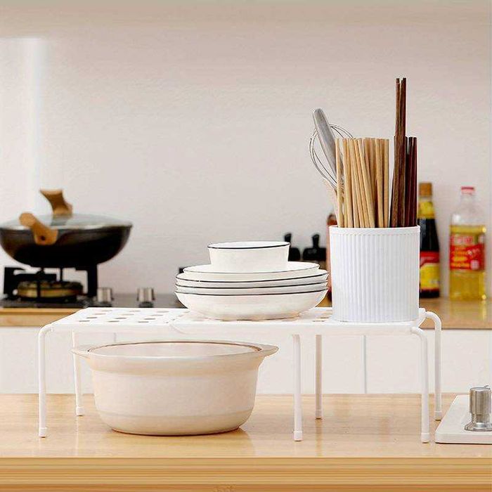 Разтягащ се рафт органайзер за чинии, чаши, обувки и др.