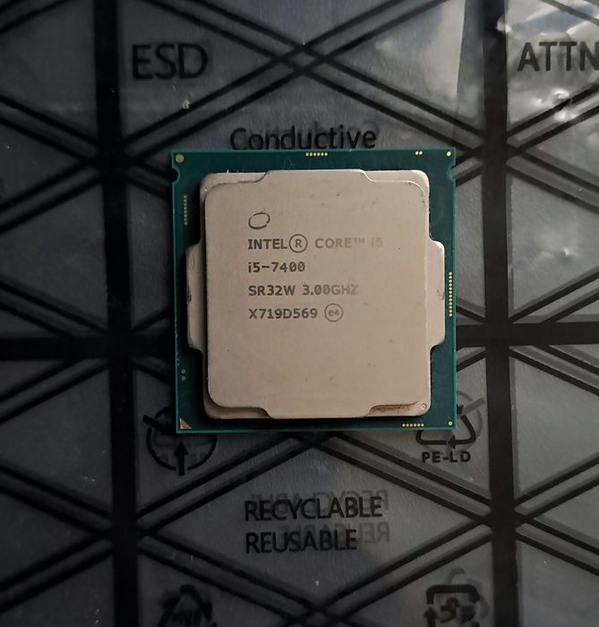 Vând procesor (PC) Intel core i5 7400