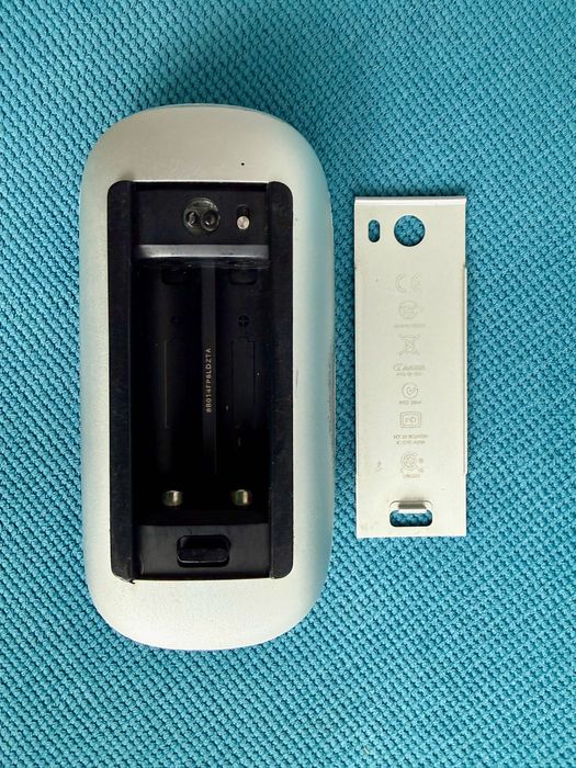 Apple Magic Mouse original – funcțional – model cu baterii