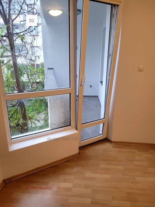 Дава се под наем Тристаен апартамент в Бургас, Възраждане - 108 кв.м за 459 € - Снимка #3