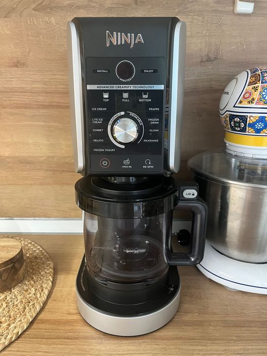 Уред за сладолед NINJA CREAMi® Deluxe 10-in-1
