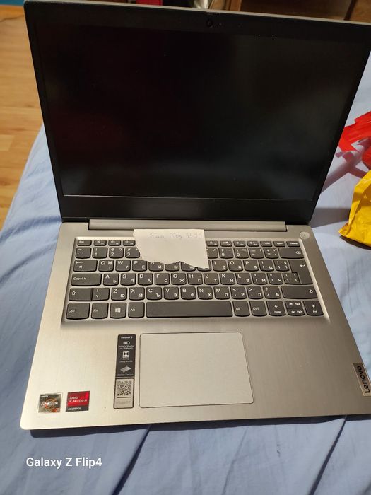 Продавам лаптоп Lenovo  300 лв.
