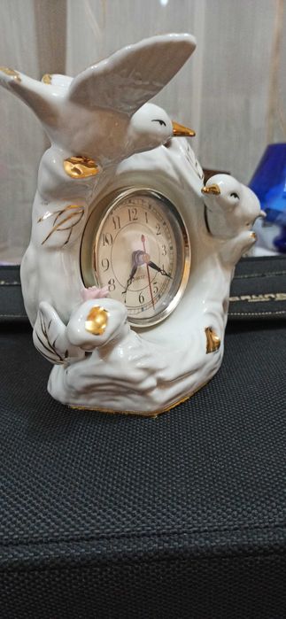 Порцеланов часовник 15 евро