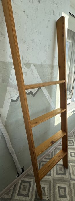 Лестница деревянная