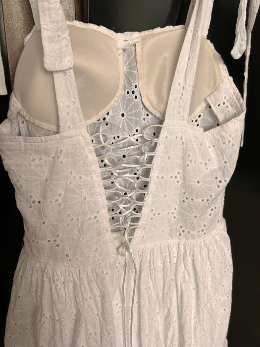 Лятна бяла рокля