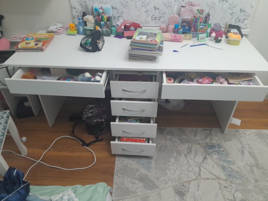 Стол детский писменный.
