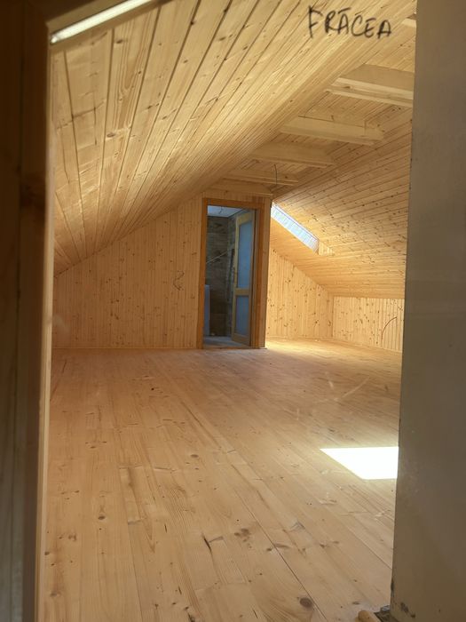Vand casa la munte