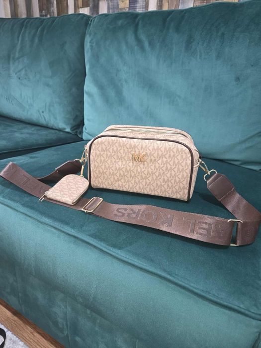 Vand posete,noi ,preturi accesibile