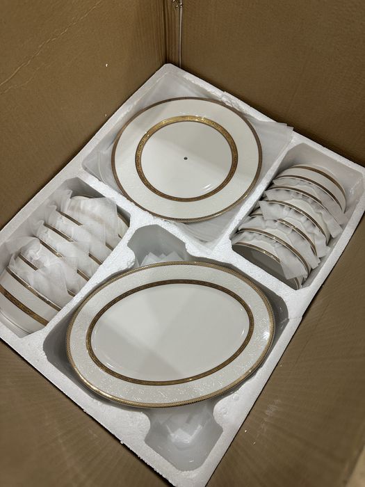 Продам фарфоровый сервиз 72 предмета