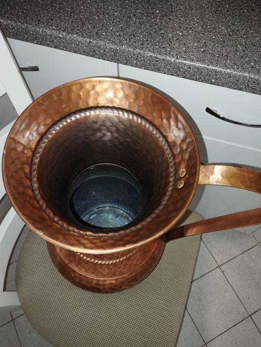 Голяма медна ваза