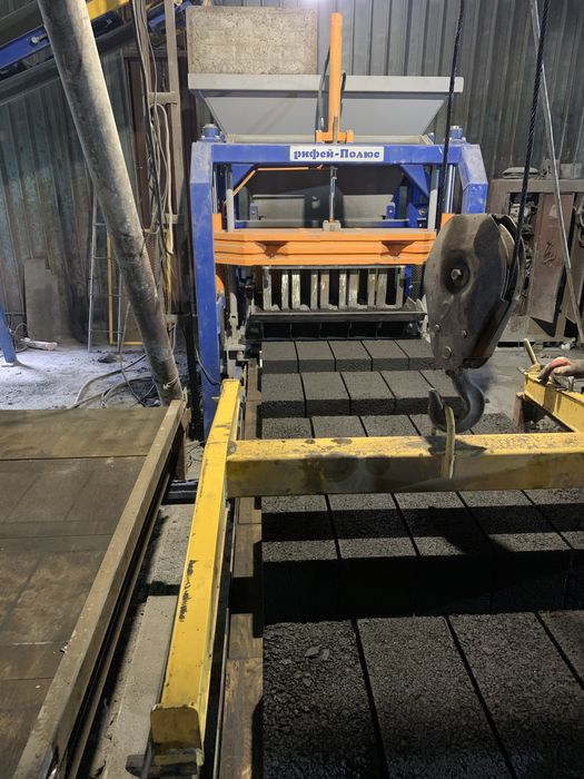 Шлакоблок,пескоблок,бетонит.